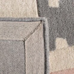 Safavieh Kids SFK922 Hand Tufted Area Rug - Safavieh -Safavieh GUEST 0c73cb0d 7526 4c50 939c d4a5ff59074c