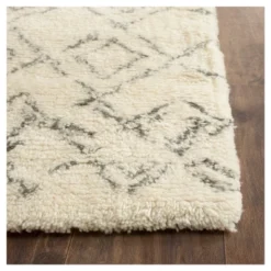 Jolie Geometric Area Rug - Safavieh