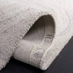 Abstract ABT148 Hand Tufted Area Rug - Safavieh -Safavieh GUEST 26288b2b bb56 44fb 8b9d 9100721bd0e1