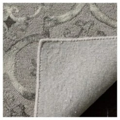 Gray Medallion Tufted Accent Rug 3'x5' - Safavieh -Safavieh GUEST 29b42823 0410 4e81 8c04 16eb3119b734