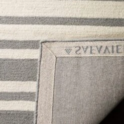 Safavieh Kids SFK917 Hand Tufted Area Rug - Safavieh -Safavieh GUEST 2b5dc1da 7b9c 4a0d a0c4 f731456e3dca