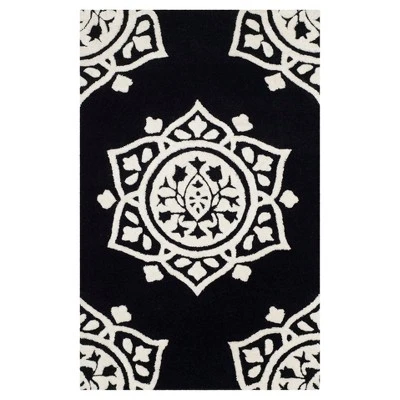 Cassidy Tufted Medallion Accent Rug - Safavieh 4 Cassidy Tufted Medallion Accent Rug - Safavieh - Image 2