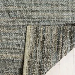 Vida Solid Accent Rug - Safavieh -Safavieh GUEST 5555e441 a59f 4ce7 a385 fbf634d0186d