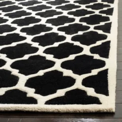 Olga Quatrefoil Design Tufted Accent Rug - Safavieh