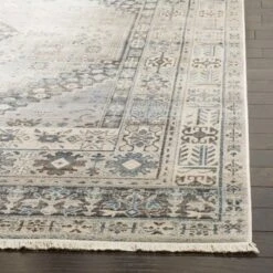 Shellie Medallion Accent Rug - Safavieh