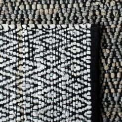 Racheal Geometric Accent Rug - Safavieh -Safavieh GUEST 70479ef6 2586 4fe3 abd7 99495a0a7b93