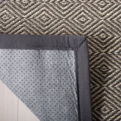 Rosalinda Geometric Accent Rug - Safavieh -Safavieh GUEST 75908d75 6e18 4bce b5a1 9ff82dc0147e