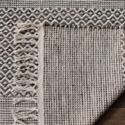 Aubry Woven And Flatweave Rug - Safavieh -Safavieh GUEST 79c1c2e2 e2e9 490f 9eb4 99b1a2150d45