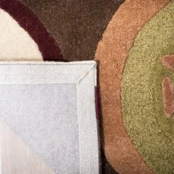 2'x3' Floral Tufted Accent Rug Brown - Safavieh -Safavieh GUEST b27fc5ed eb29 4b98 8d01 d92cf3e8ac49