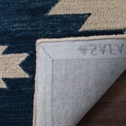 Holden Geometric Design Area Rug - Safavieh -Safavieh GUEST dd7dc43c a409 4e63 af64 bbacc25ca4f7