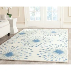 Addney Loomed Accent Rug - Safavieh