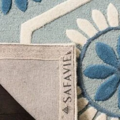 Holly Floral Tufted Area Rug - Safavieh -Safavieh GUEST e993c185 bb12 4bc2 baf6 714dff186b5e