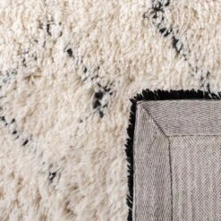 Rosalina Rug Ivory/Black - Safavieh -Safavieh GUEST f850f197 6264 4f50 8725 b58a0471fa37