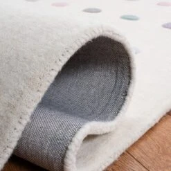 Safavieh Kids SFK805 Hand Loomed Area Rug - Safavieh -Safavieh GUEST fadc5e28 7365 4442 909e a3b4b8947914