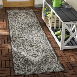 Beach House BHS139 Power Loomed Rug - Safavieh